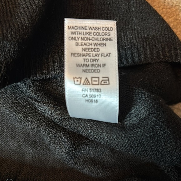 MAURICES Black Long Sleeve V-Neck Sweater Size 1 - Picture 7 of 8